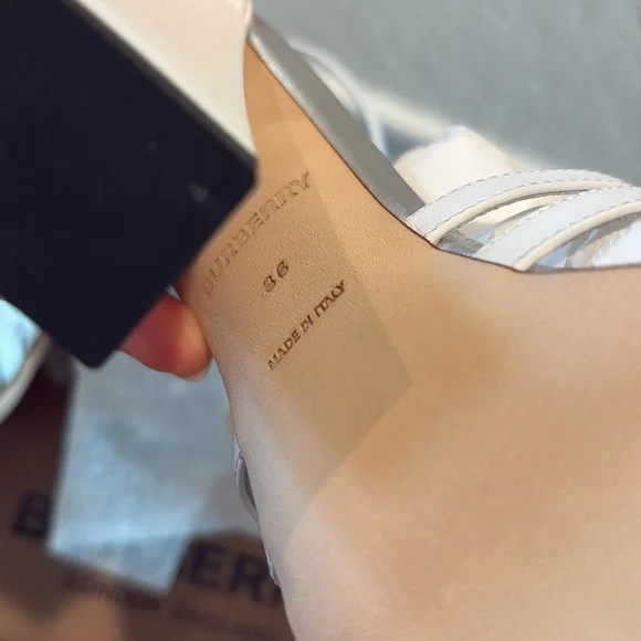 NWT SIZE 36 Burberry White Leather Split-Toe Hove Sandals - Picture 8 of 16